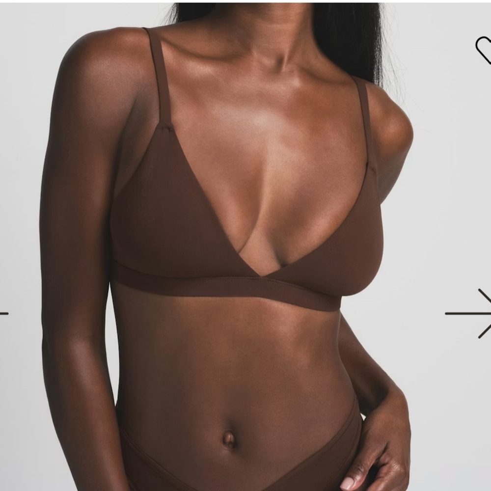 SKIMS Fits Everybody Triangle Bralette in Cocoa
Brown Size Small